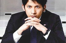 冈田准一背景,从偶像到实力派演员的蜕变之路